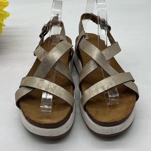 Crown Vintage Gold Strappy Platform Sandal Size 9.5. MCS2645A - Picture 2 of 7